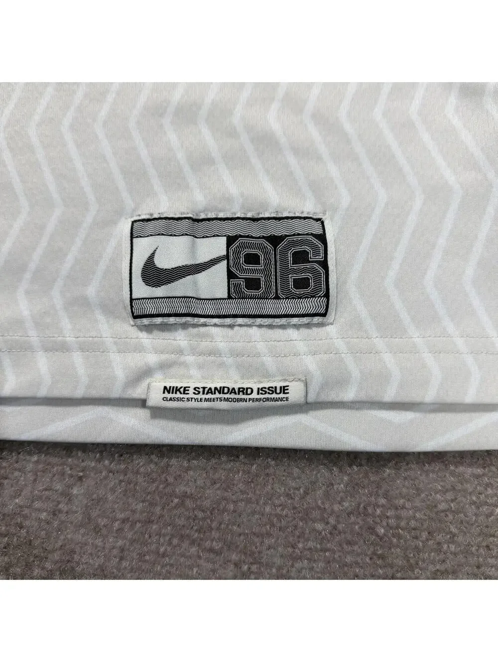 Nike Swoosh Fly Standard Issue Basketball Jersey Tank - Women's Small - EUC